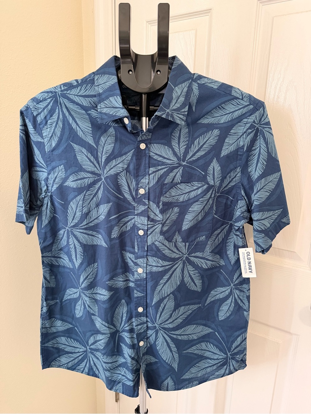 Old Navy Men's Navy Blue Leaf-Print Short Sleeve Button-Down Shirt